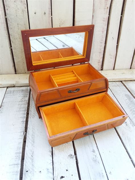 vintage jewelry boxes with mirrors